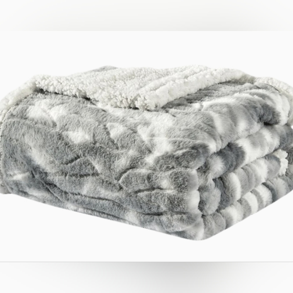 Noble House Alaska Sheradian Luxury Faux Fur Sherpa Throw - Picture 3 of 4